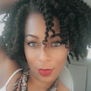 Meet your Posher, Niya